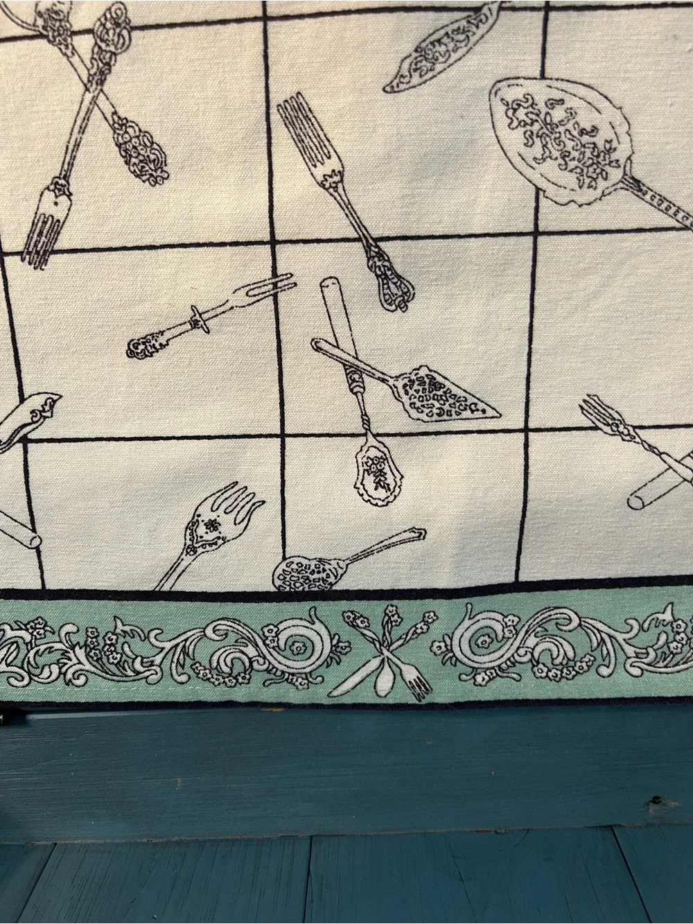 Pier 1 Mint Green and White Decorative Kitchen Placemats 13 x 19” - Set of 6 NOS